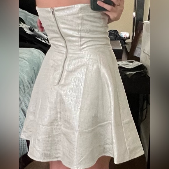 Express mini metallic silver strapless cocktail dress size 0 NWT. Fully lined. - Picture 3 of 5